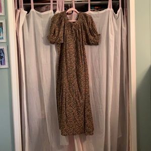 Does dress XS NWT